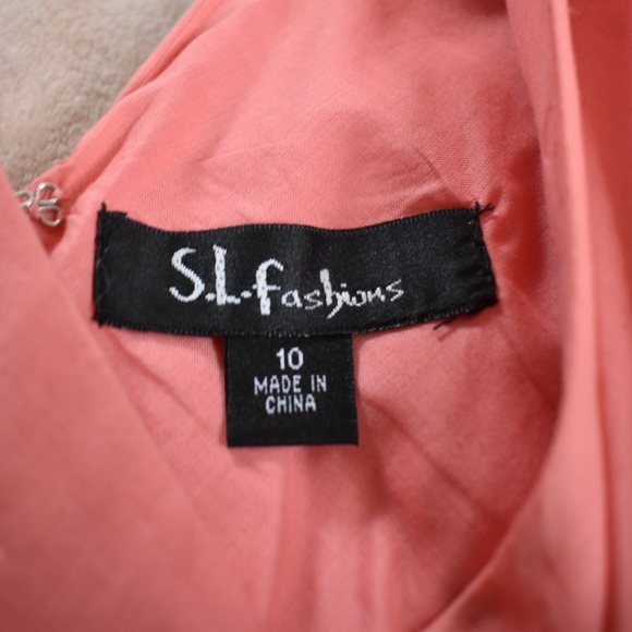 Peach V-Neck Dress - Picture 4 of 4